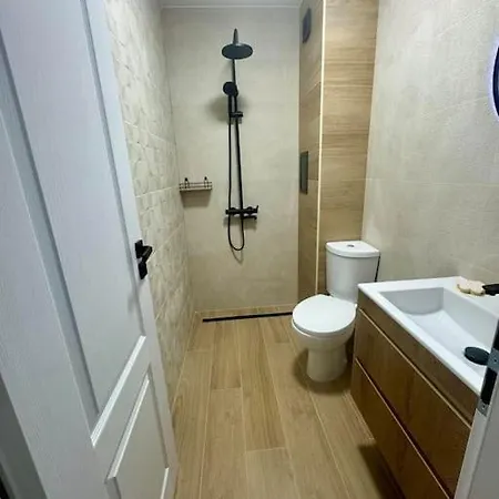 Daire Modern Family Near The Beach, Free Parking *
