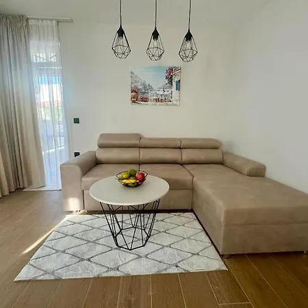 Modern Family Near The Beach, Free Parking