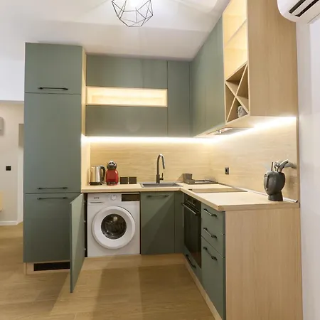 Modern Family Near The Beach, Free Parking Daire